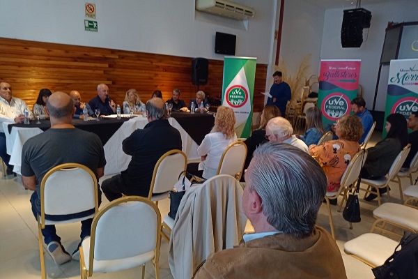 Ballesteros: La Unión Vecinal Federal presento sus candidatos a Intendente para las elecciones municipales del 11 de junio.