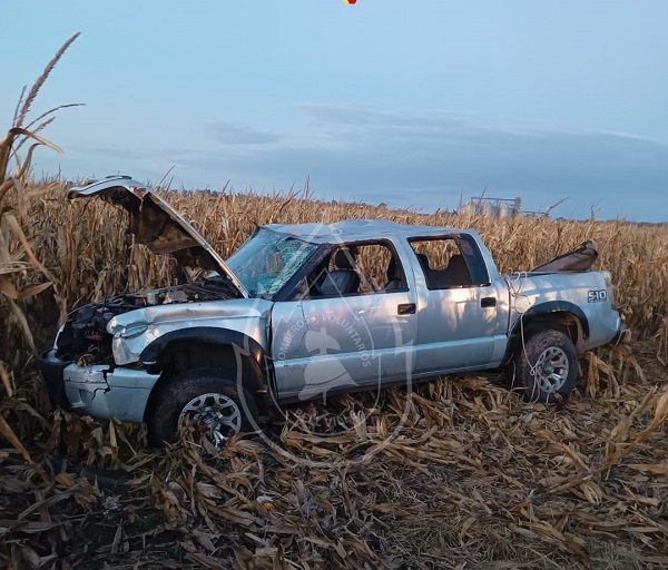 Bell Ville: despiste de una camioneta en ruta 9.