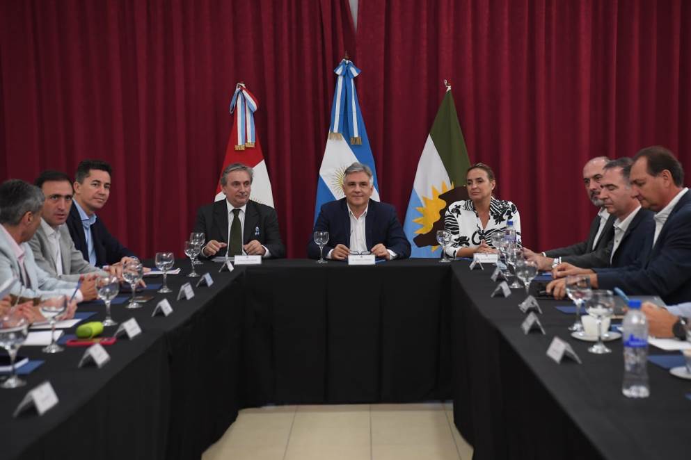 Cruz del Eje: Llaryora encabezó la primera reunión de gabinete.