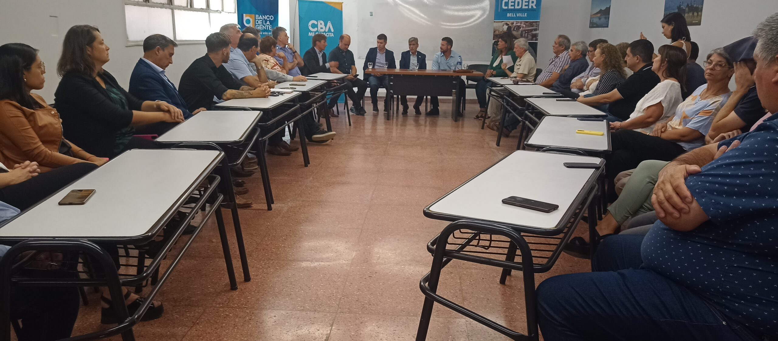 Bell Ville: el ministro de Seguridad se reunió con la Comunidad Regional Unión en la ciudad cabecera del departamento.