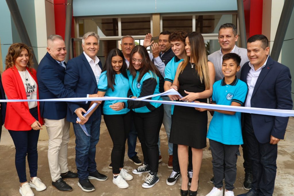 Llaryora inauguró el nuevo edificio de la escuela ProA de Villa de María de Río Seco