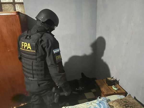 Padre e hijo detenidos por venta de drogas en Justiniano Posse