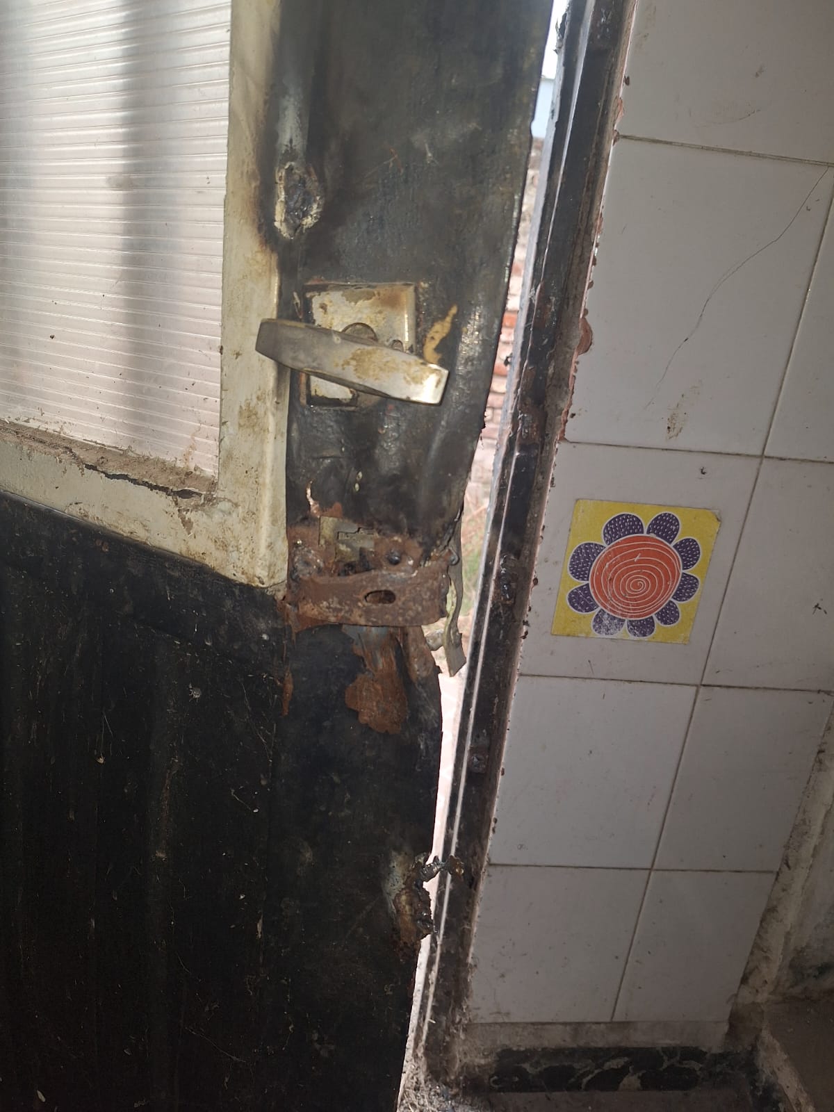 Bell Ville: Violación de domicilio y daños en una vivienda.