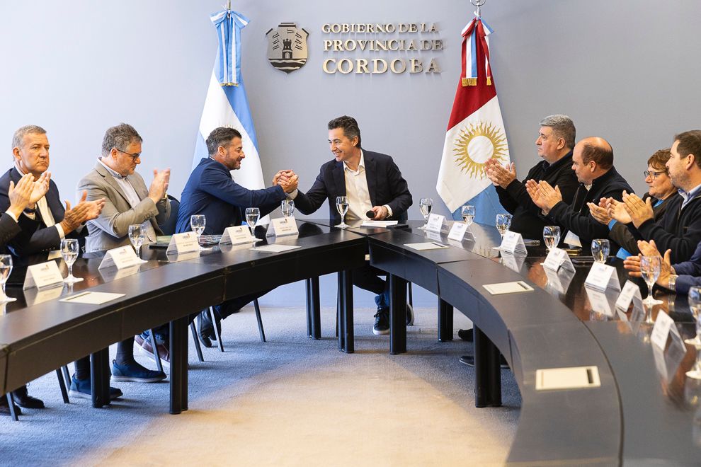 Intendentes de Unión firmaron convenio para obras de infraestructura.