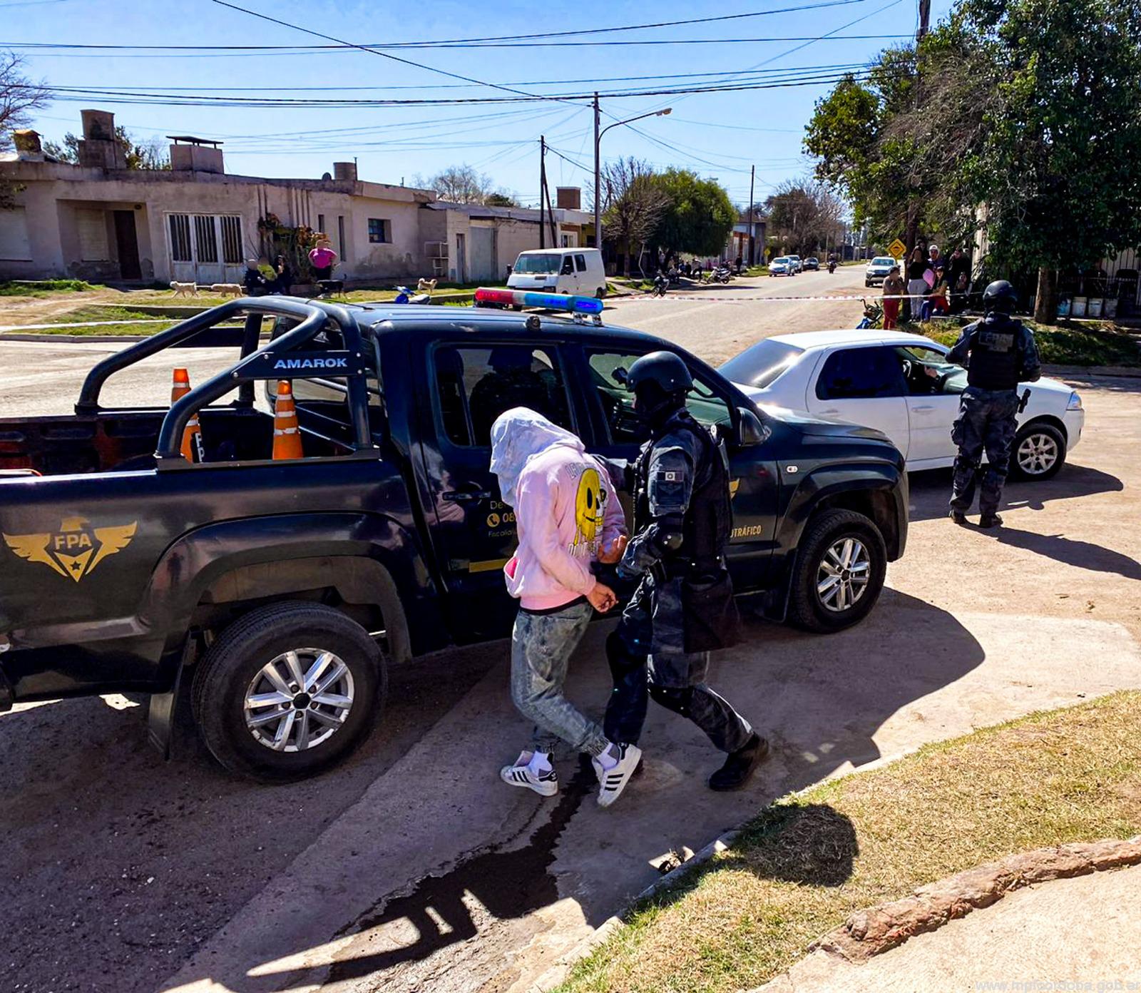 Ballesteros: La FPA detuvo a un delivery de cocaína y marihuana.