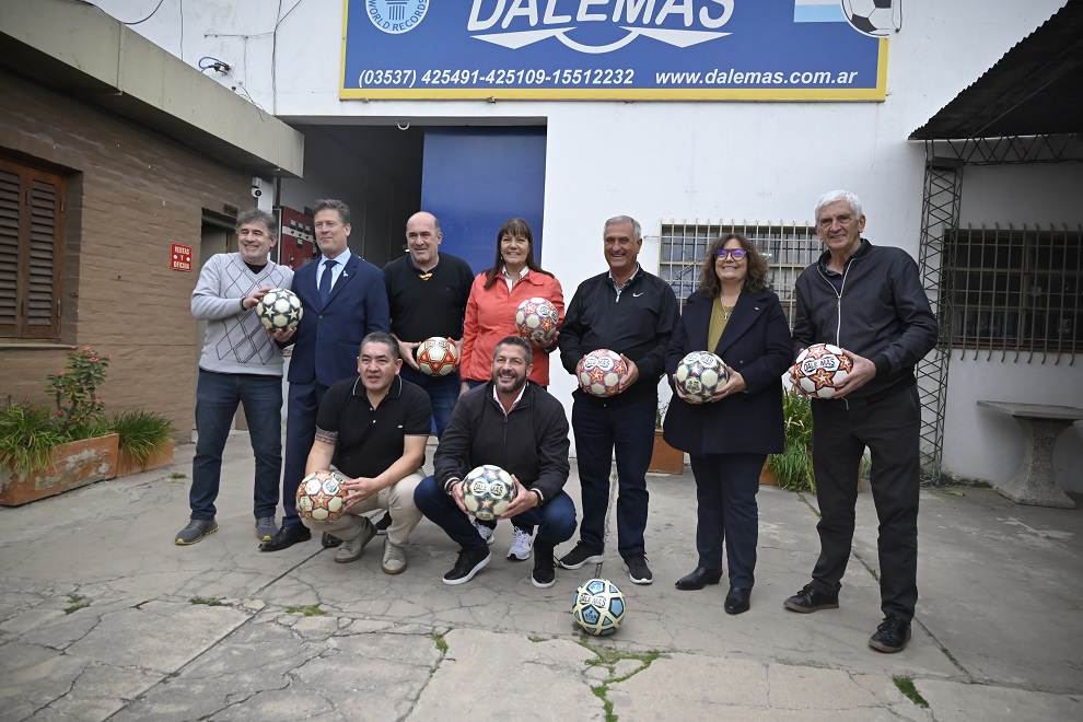 El legislador Abraham Galo Impulsa un proyecto para proteger la fabricación de pelotas deportivas en el departamento Unión.