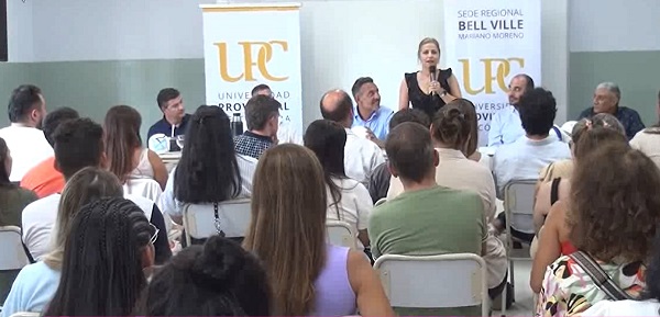 La Universidad Provincial adquirió pelotas a fabricantes de Bell Ville