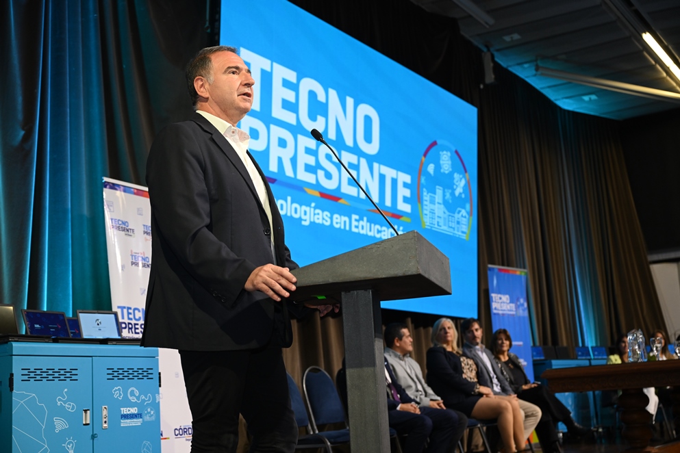 Inició la distribución de 40.000 netbooks en escuelas públicas de toda la provincia