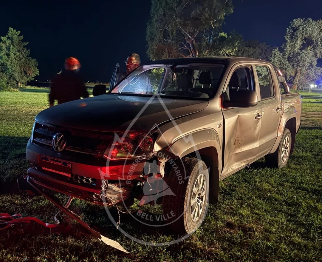 Peligro en la ruta: chocaron con un cerdo y terminaron hospitalizados