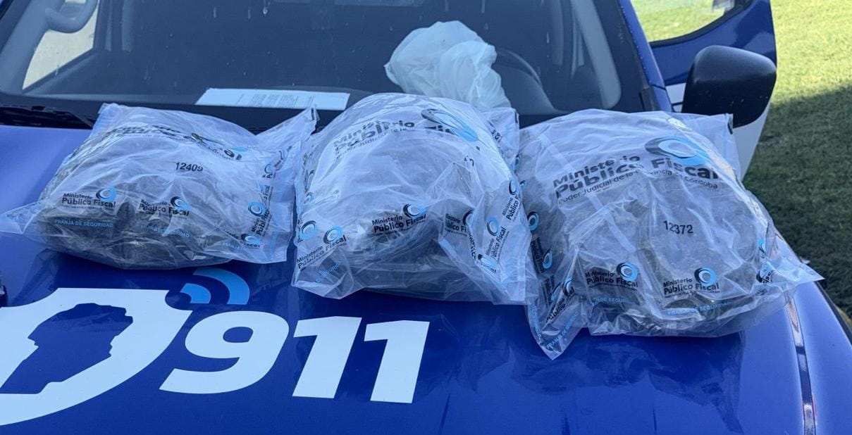 En Villa del Rosario detuvieron a una pareja con 1,500 kg de marihuana.