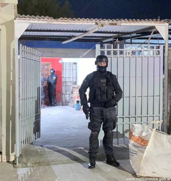 Leones: madre, hija y yerno detenidos por comercializar cocaína