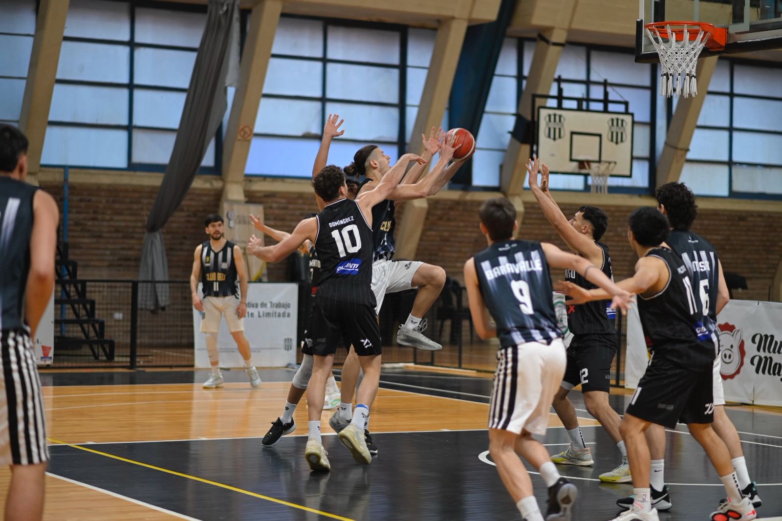 Básquet: Bell cayó ante Sarmiento