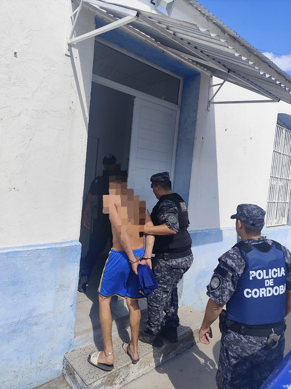 Cinco allanamientos en simultáneo: operativo policial terminó con un detenido.