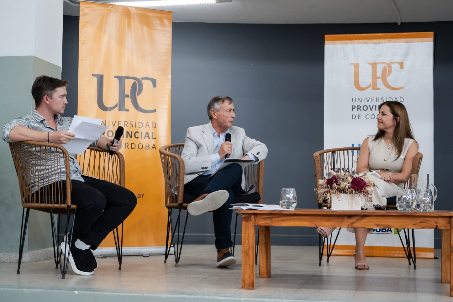 Bell Ville fue sede de un diálogo sobre el futuro de la universidad.