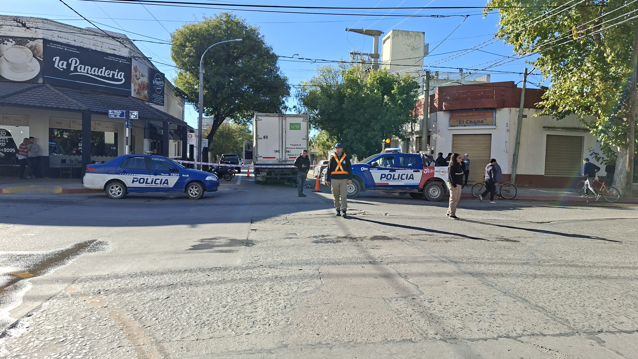 Trágico accidente en Bell Ville: falleció una niña tras ser embestida por un camión