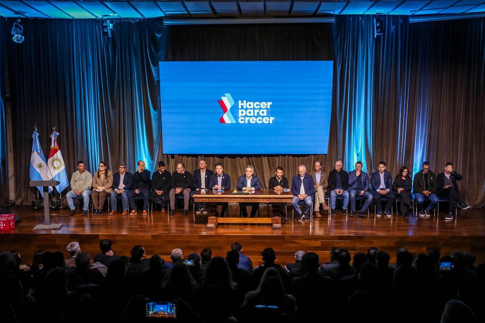 Con el apoyo de la Provincia, intendentes de 13 departamentos rechazan la quita de subsidios al gas en Córdoba.