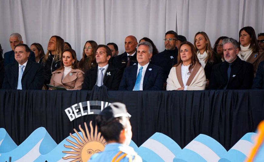 Llaryora encabezó en Bell Ville los festejos por el Día de la Bandera.
