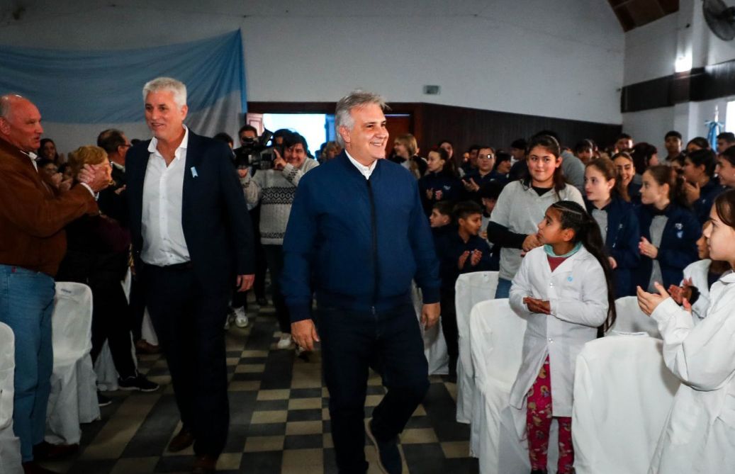 Llaryora: “La Bandera nos convoca a dejar de lado las diferencias y a poner por delante aquello que nos une”