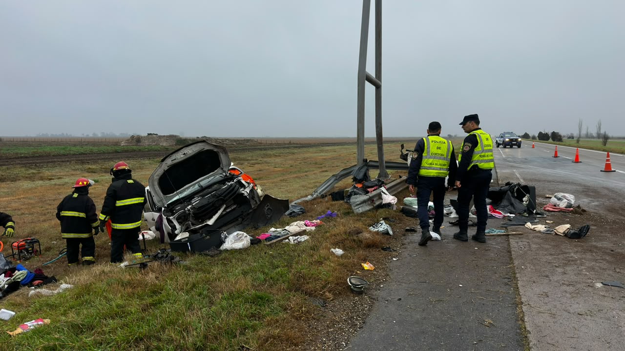 Tragedia en la autopista: tres personas murieron tras el vuelco de una camioneta en Morrison.