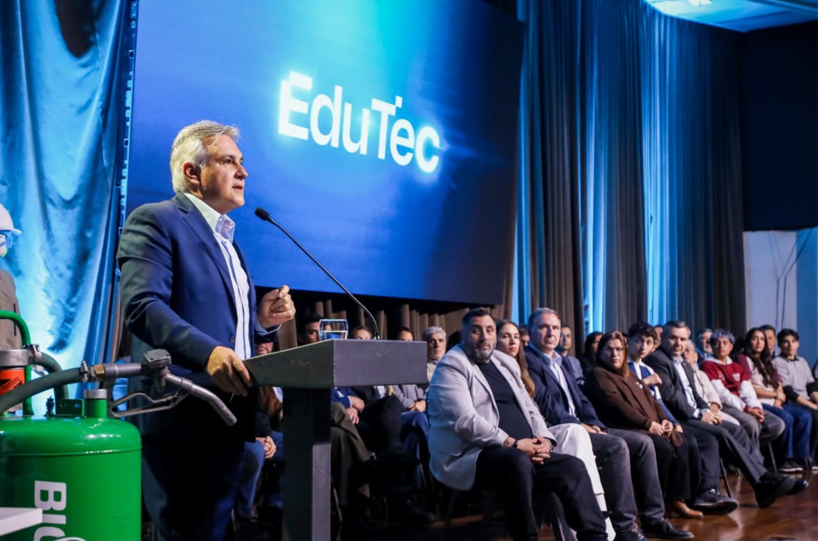 Llaryora anunció una inversión de $3.500 millones para fortalecer la educación técnica y su vínculo con el sector productivo