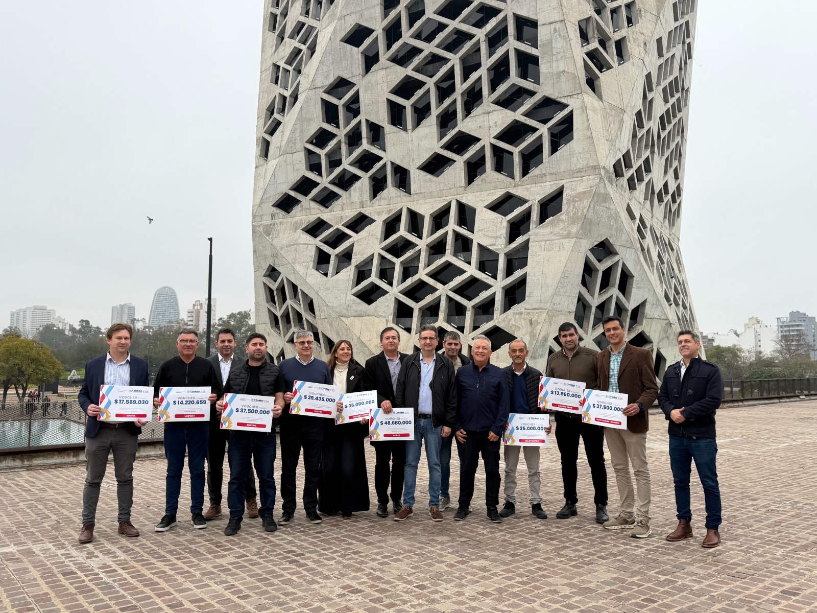 Punilla: alumnos y docentes de cuatro localidades recibieron netbooks