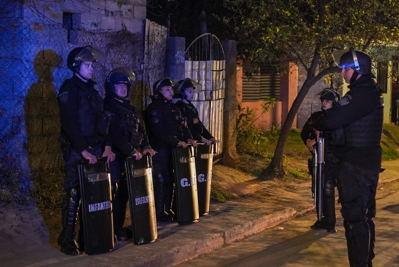 AHORA: Más de 40 detenidos tras múltiples allanamientos en la ciudad