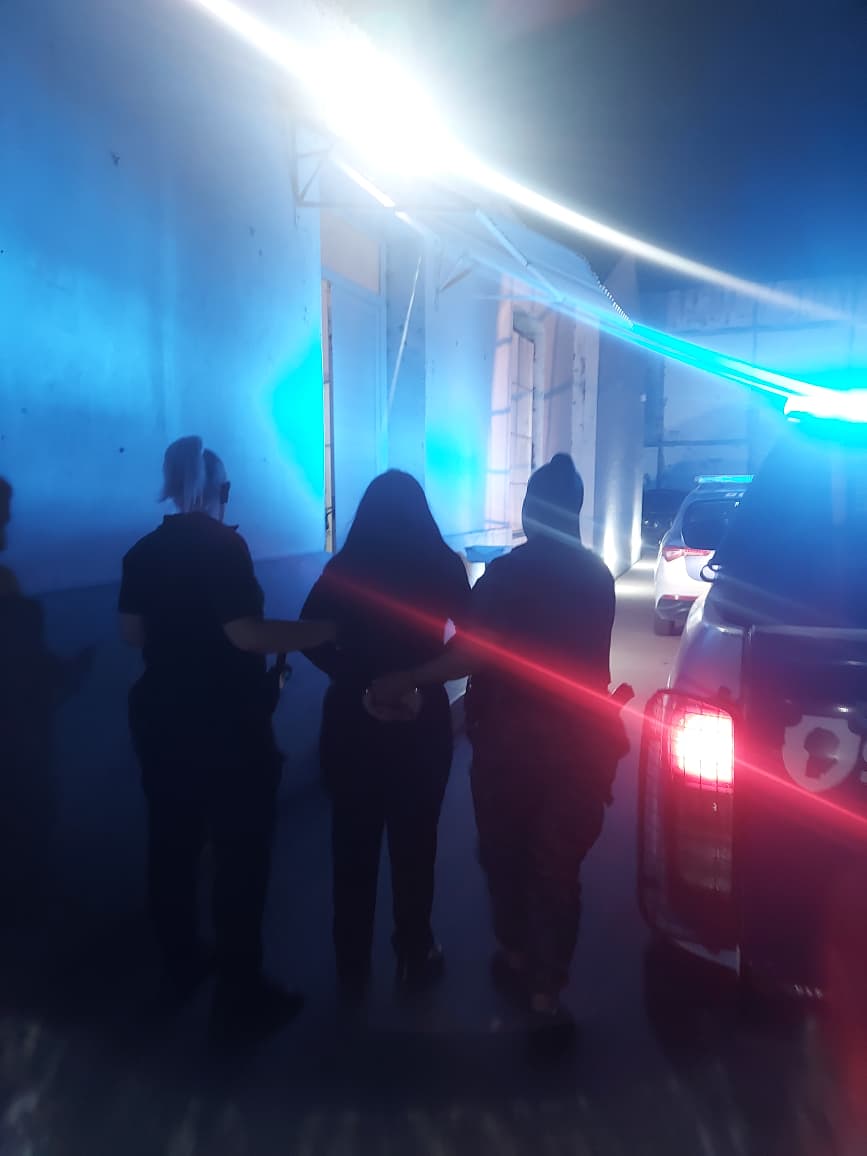 La acusaron de “punguear” un celular durante el show de Ulises Bueno y terminó detenida en Bell Ville.